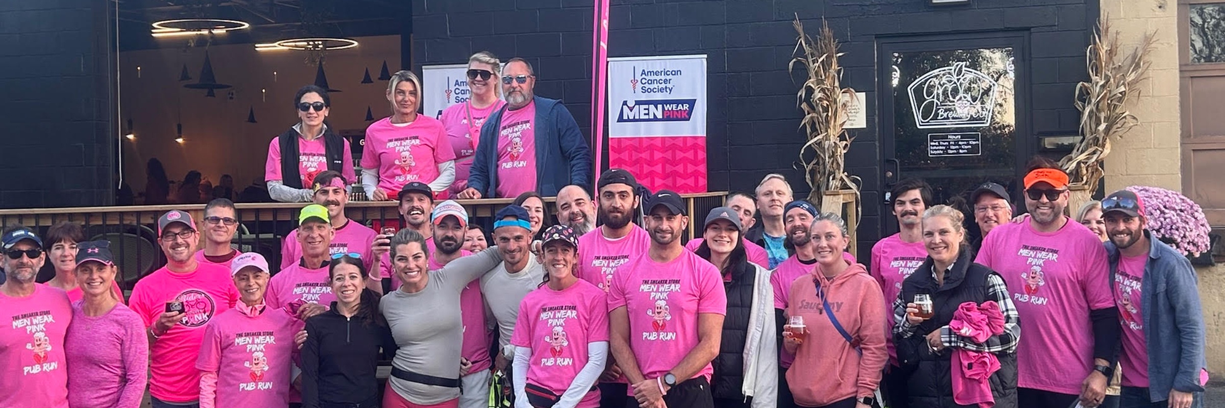 Sneaker Store Men Wear Pink Pub Run